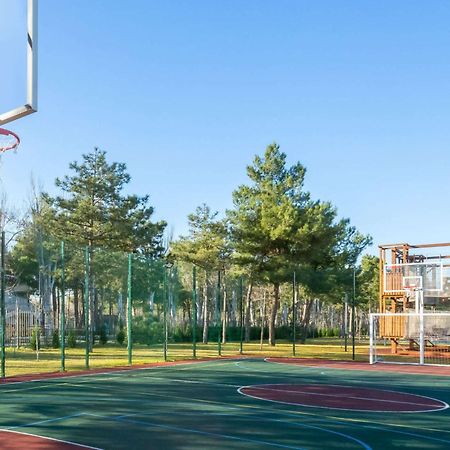 Moevenpick Resort Petra Ваді-Муса Екстер'єр фото Sports fields