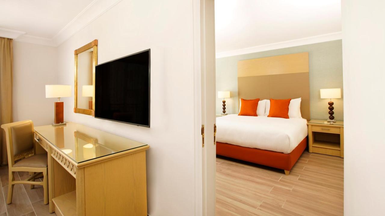 Moevenpick Resort Petra Ваді-Муса Екстер'єр фото A bedroom at the hotel