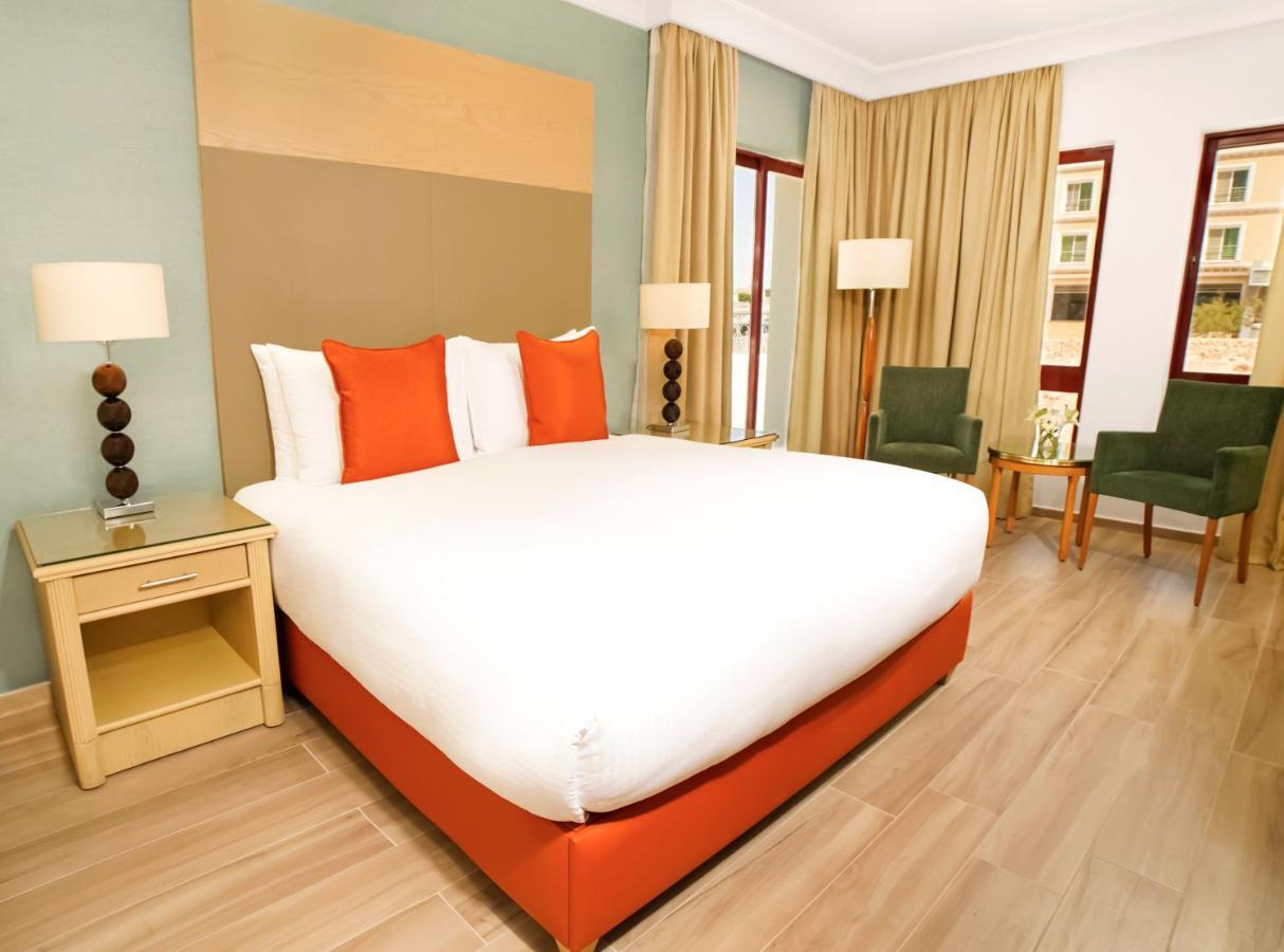 Moevenpick Resort Petra Ваді-Муса Екстер'єр фото A bedroom at the Hilton San Diego Bayfront
