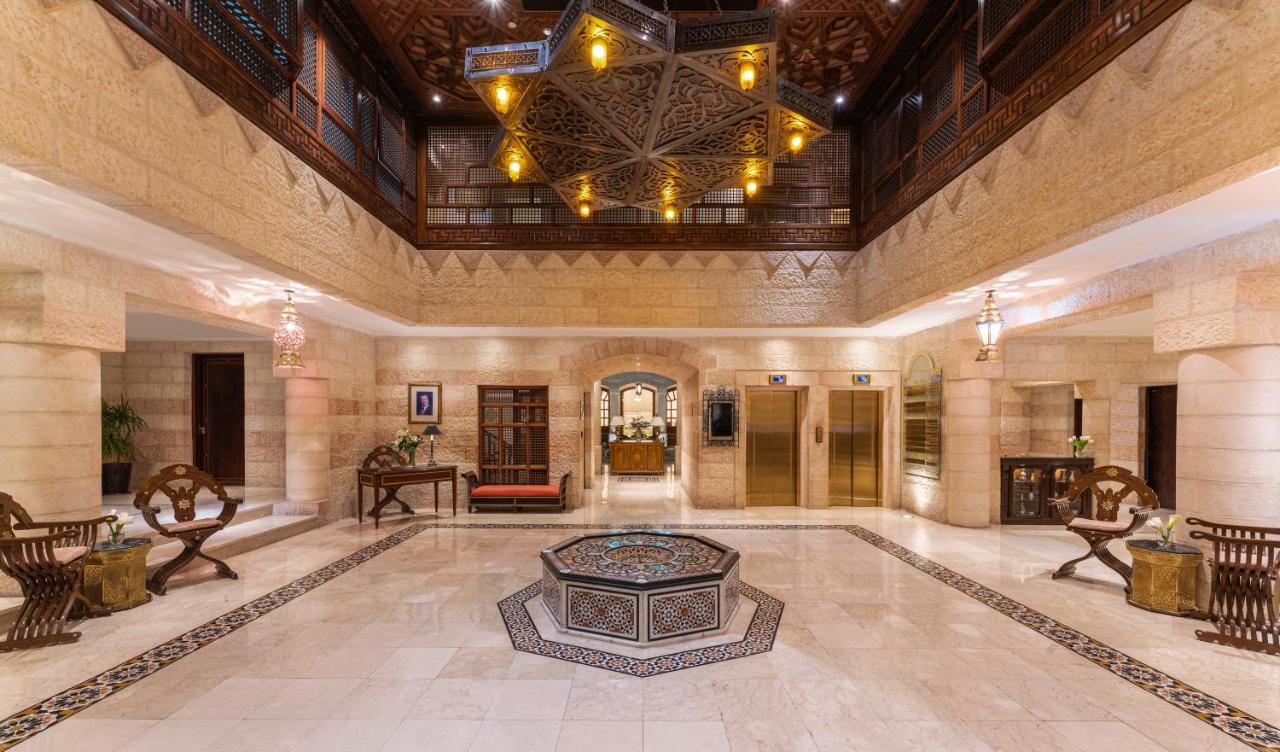 Moevenpick Resort Petra Ваді-Муса Екстер'єр фото The hotel's lobby