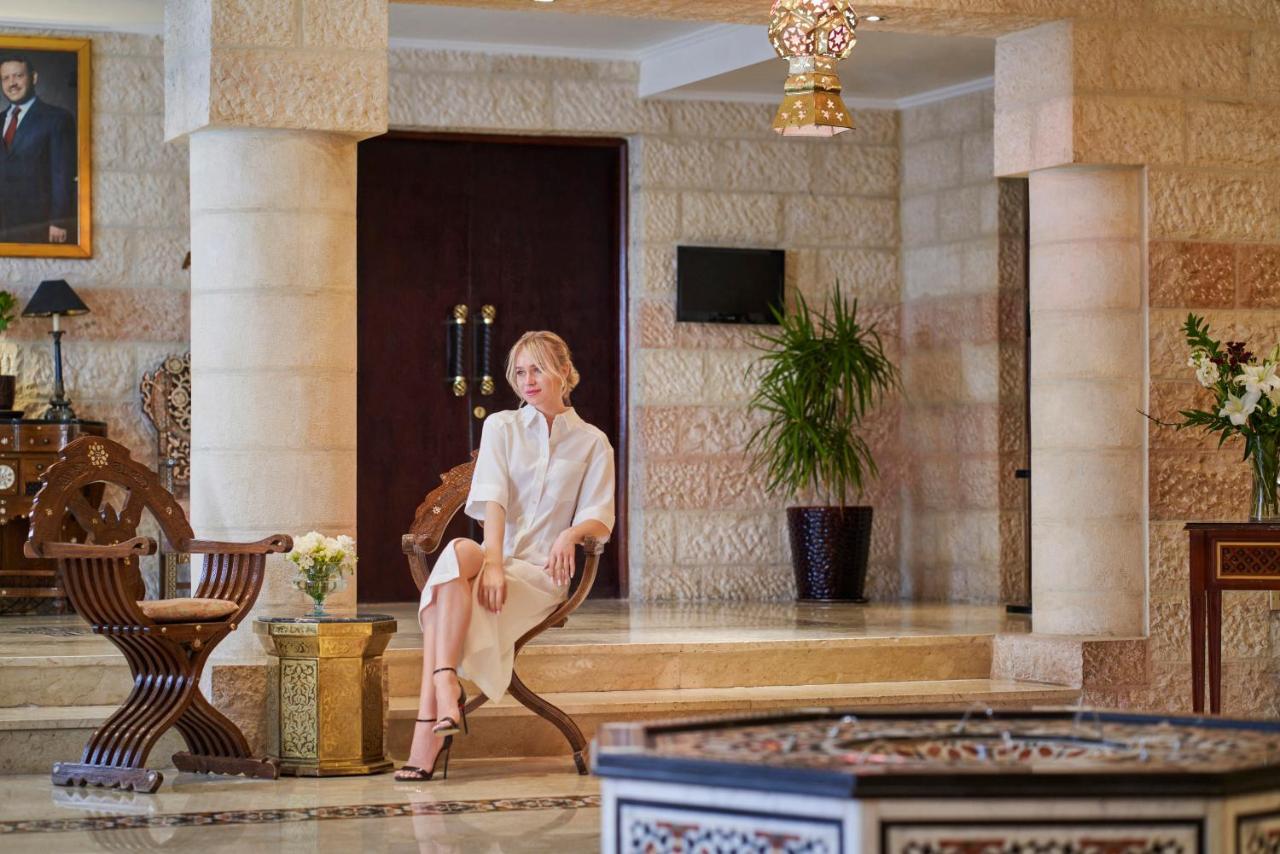 Moevenpick Resort Petra Ваді-Муса Екстер'єр фото Lobby