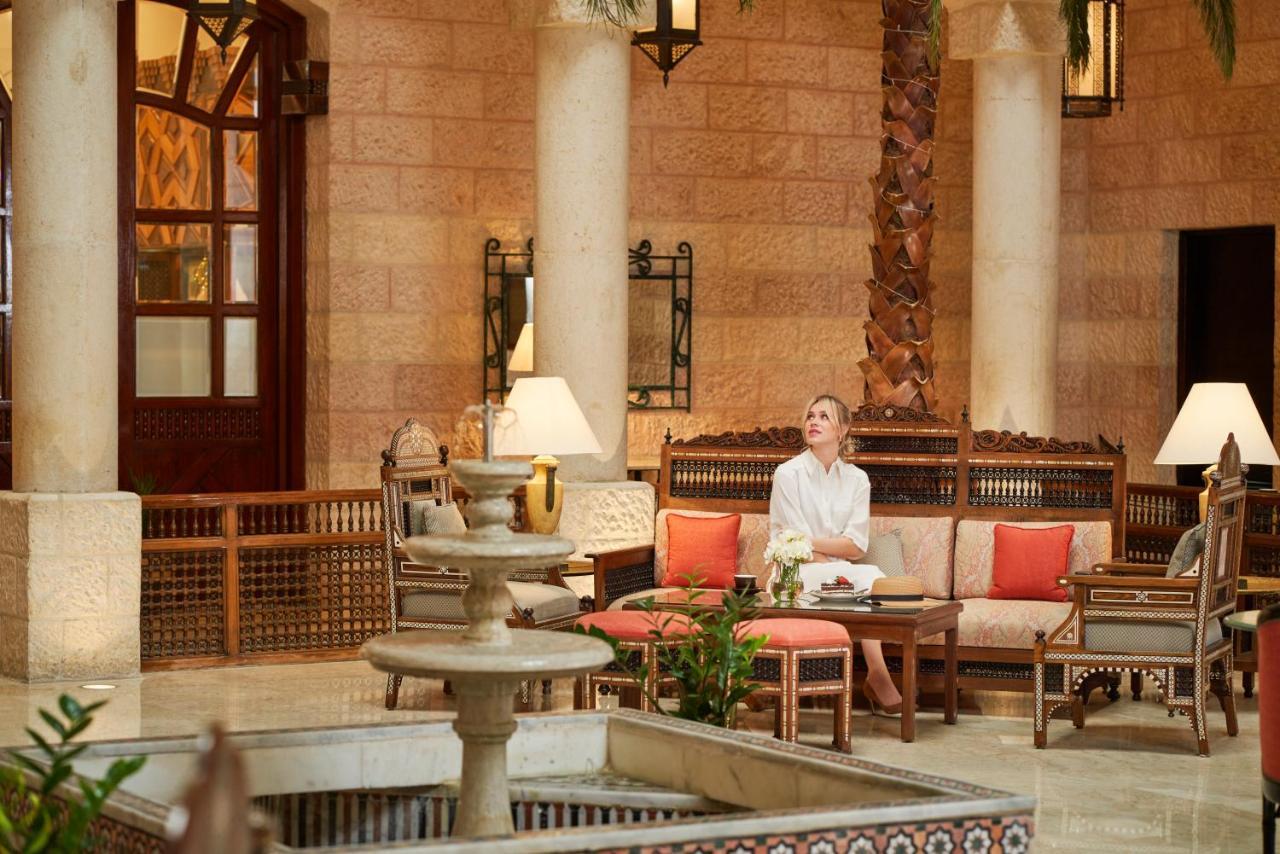 Moevenpick Resort Petra Ваді-Муса Екстер'єр фото The lobby of the Four Seasons Hotel in Cairo