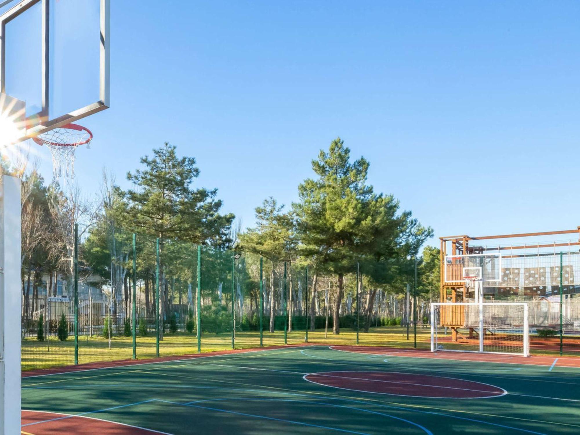 Moevenpick Resort Petra Ваді-Муса Екстер'єр фото Sports fields