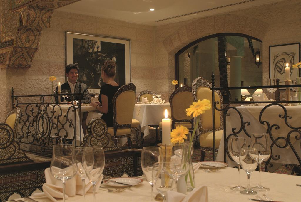 Moevenpick Resort Petra Ваді-Муса Екстер'єр фото Interior of the restaurant