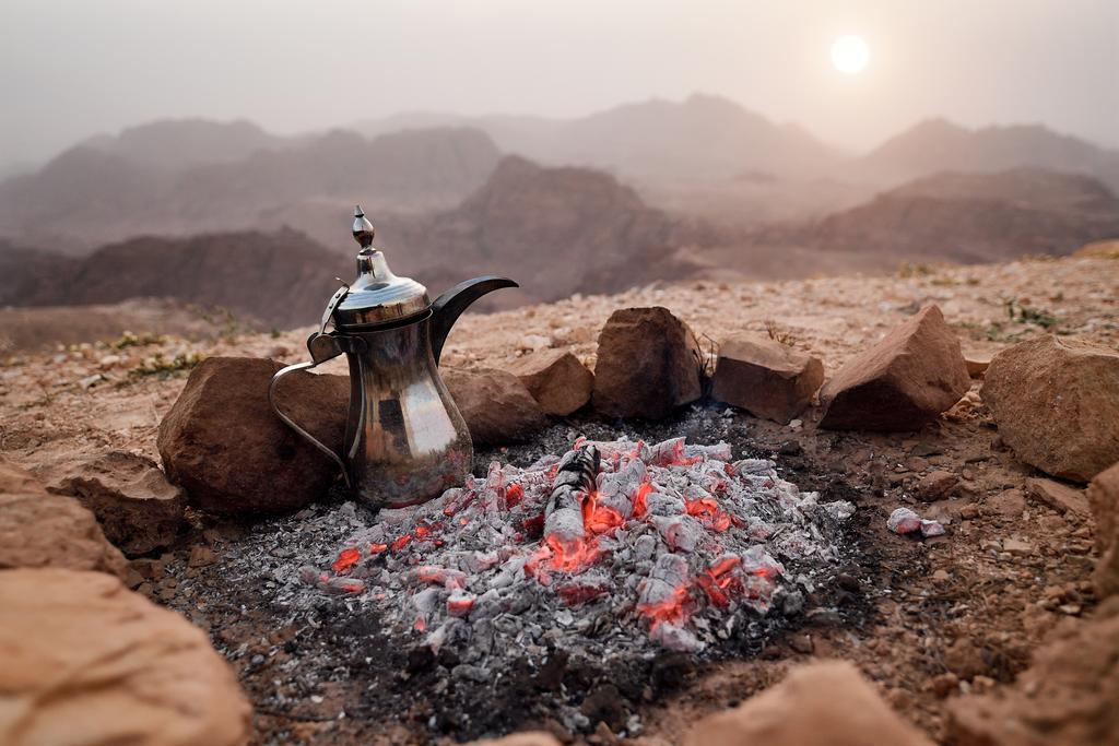 Moevenpick Resort Petra Ваді-Муса Екстер'єр фото Dallah coffee pot